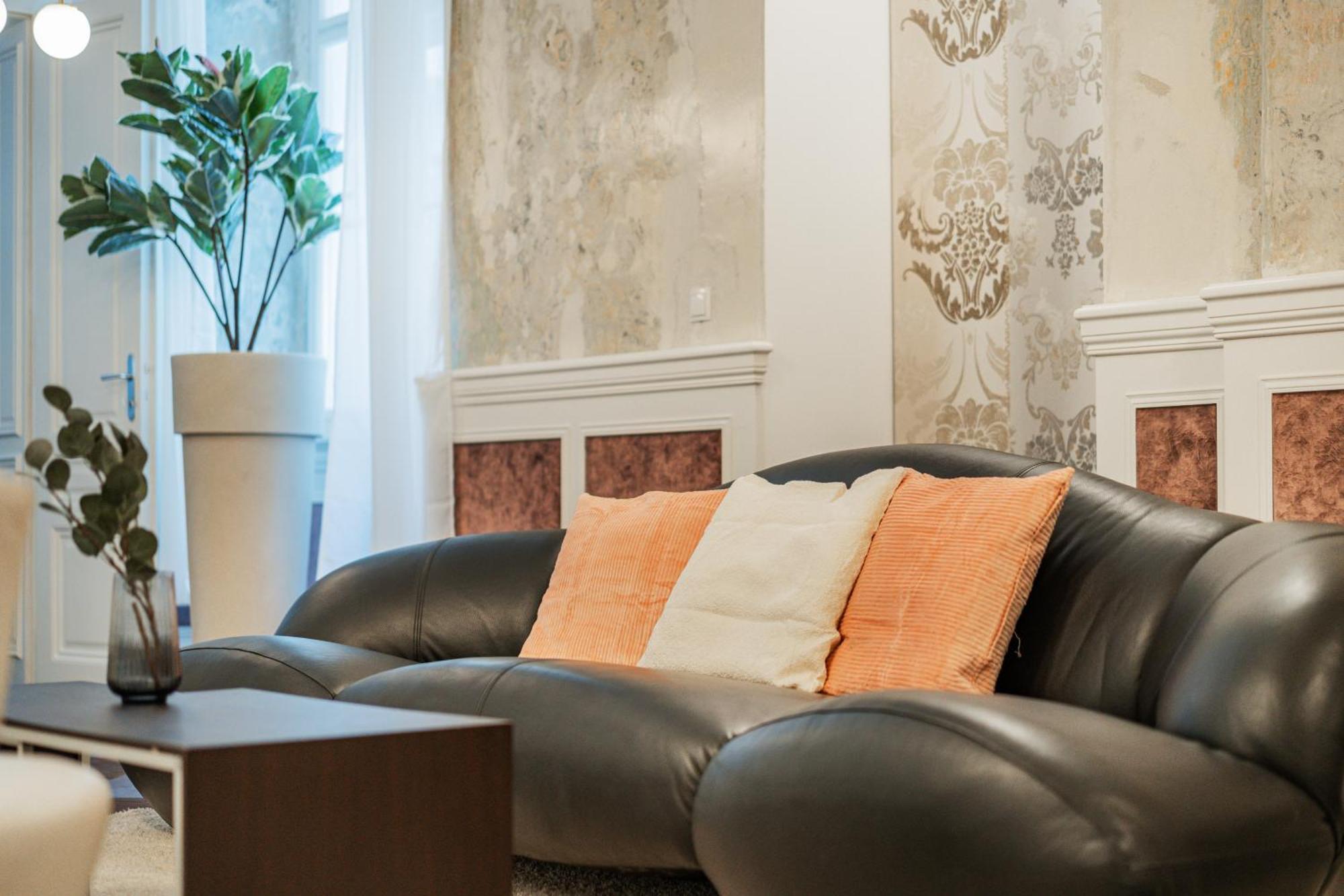 Luxury Designer In Center Of Appartement