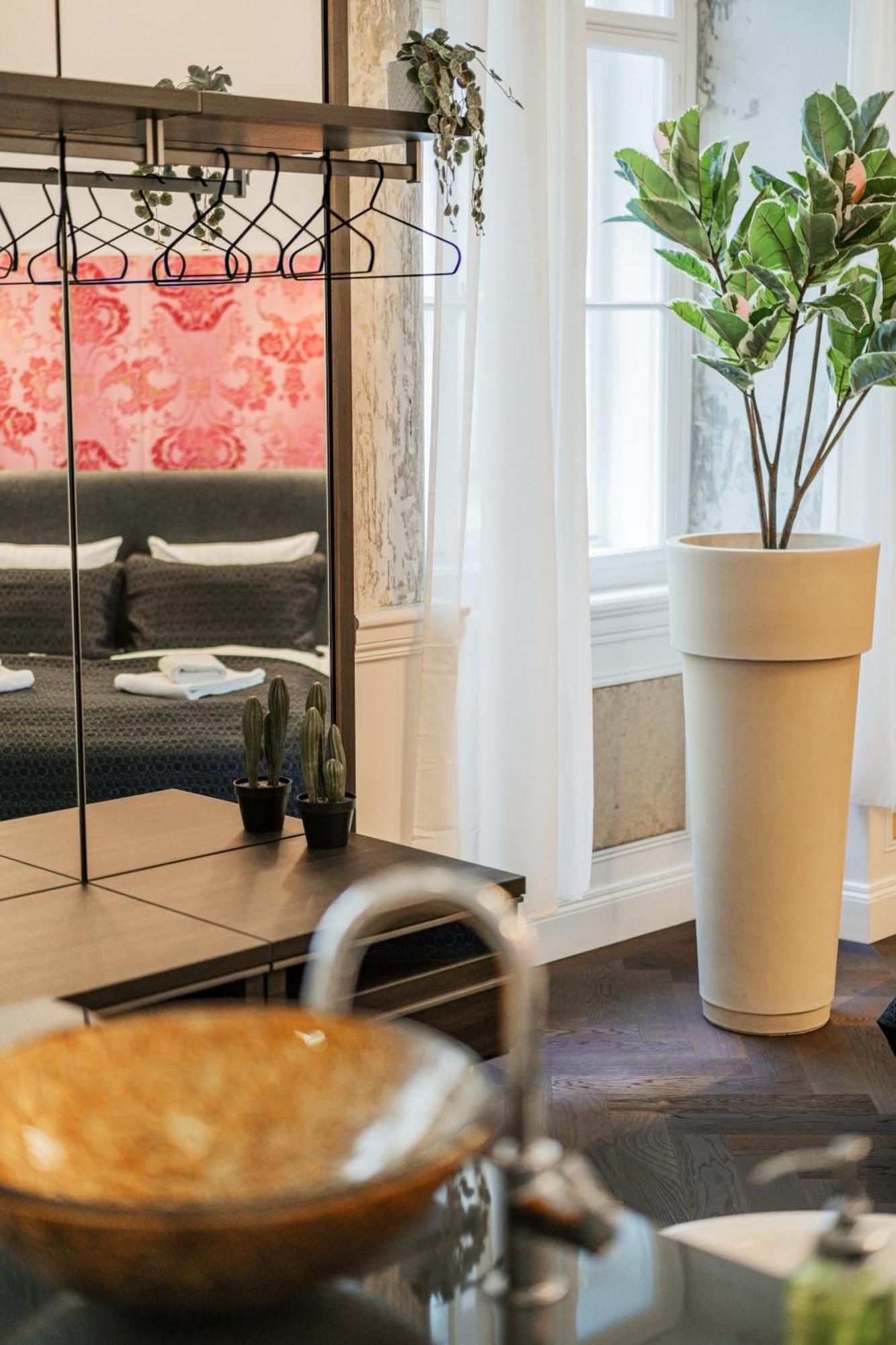 Luxury Designer In Center Of Appartement *