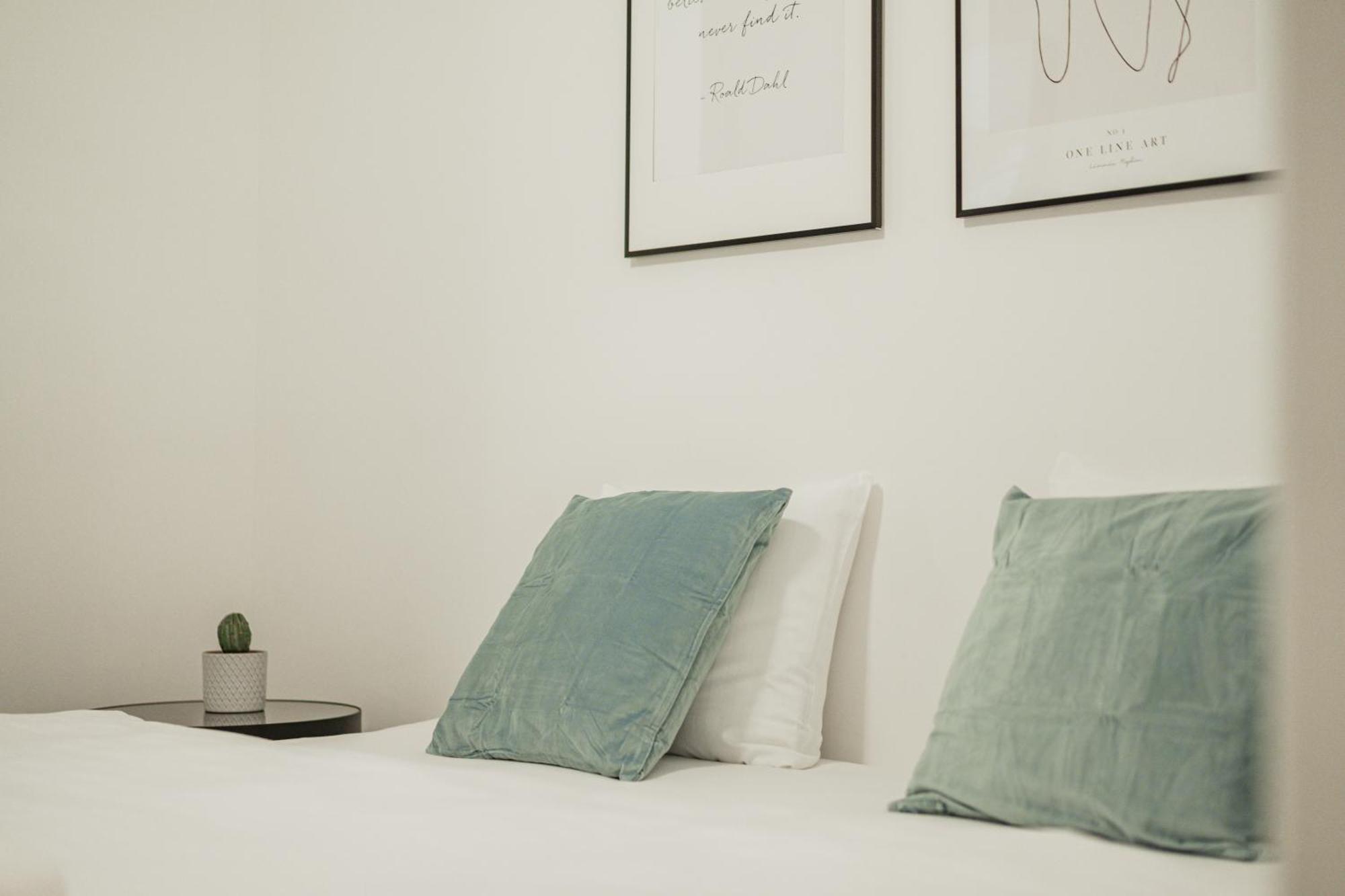 Luxury Designer In Center Of Appartement *