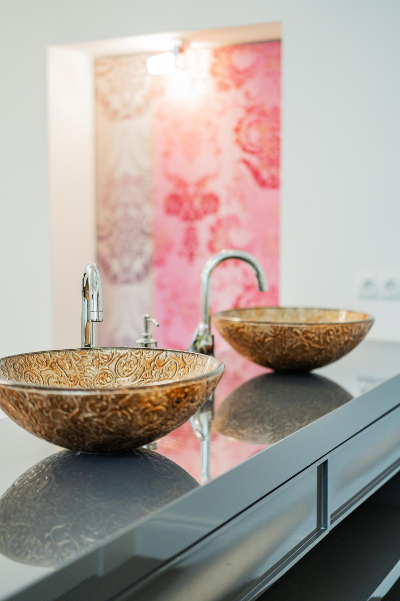 Luxury Designer In Center Of Appartement *