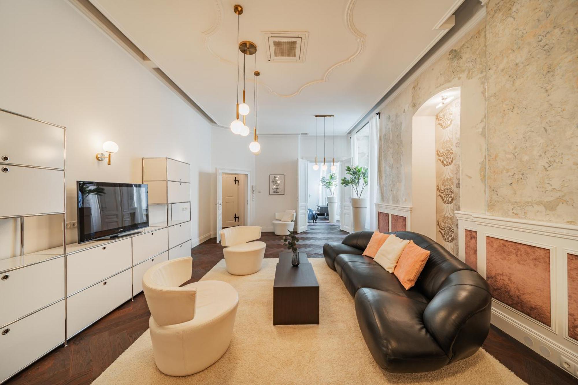 Luxury Designer In Center Of Appartement